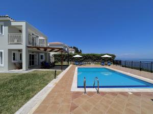 Bazén v ubytování Villa Sakos Skala Kefalonia nebo v jeho okolí