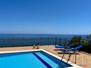 Bazén v ubytování Villa Sakos Skala Kefalonia nebo v jeho okolí