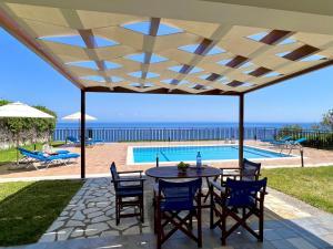 Bazén v ubytování Villa Sakos Skala Kefalonia nebo v jeho okolí