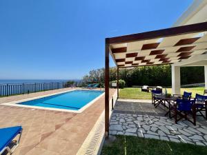 Bazén v ubytování Villa Sakos Skala Kefalonia nebo v jeho okolí