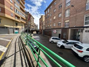 a group of cars parked in a parking lot at La Klamma in Zamora