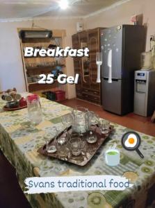 Kuchyň nebo kuchyňský kout v ubytování guest house "BETQIL" adishi