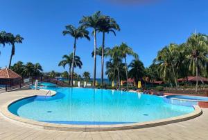 Piscina di Appartement, 2 chambres, Terrasse vue mer, très calme, Piscine premium, accès direct aux plages, restaurants, Village Vacances o nelle vicinanze