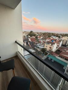ein Zimmer mit Blick auf die Stadt in der Unterkunft Vista al horizonte in Mariano J. Haedo