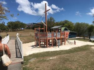 Area giochi per bambini di Appartement, 2 chambres, Terrasse vue mer, très calme, Piscine premium, accès direct aux plages, restaurants, Village Vacances