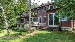 Κήπος έξω από το Camp Roosevelt cottage