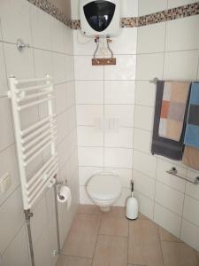 Koupelna v ubytování Ferienwohnung am Küstenwald + 31 fotografií