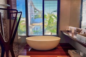 Ванная комната в HR.333 - Esplêndida casa de luxo no Joá com 5 suites para locação temporada
