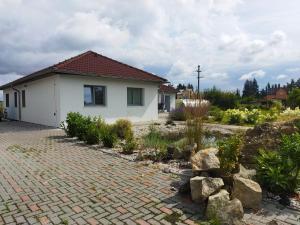 Vonkajšia záhrada v ubytovaní Apartmán Pavlík