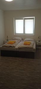 Posteľ alebo postele v izbe v ubytovaní Apartmán Pavlík