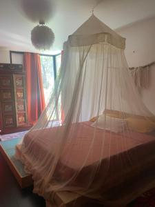 Postel nebo postele na pokoji v ubytování La Maison de Joy dans le Parc des Elfes