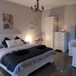Ένα ή περισσότερα κρεβάτια σε δωμάτιο στο Villa Lea Tuzla
