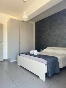Postel nebo postele na pokoji v ubytování Riposto Etna Taormina Mare