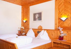 Postel nebo postele na pokoji v ubytování Appartementhaus zum Holzknecht am See