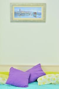 Un pat sau paturi într-o cameră la Split Center Room Helena