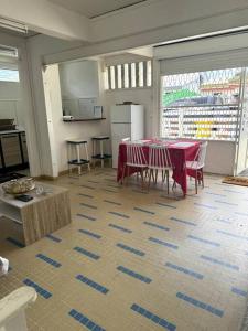 Kuchyň nebo kuchyňský kout v ubytování Maison authentique à 300m de la plage