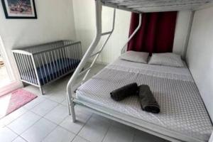 Postel nebo postele na pokoji v ubytování Maison authentique à 300m de la plage