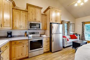 Η κουζίνα ή μικρή κουζίνα στο Alpine Retreat #6