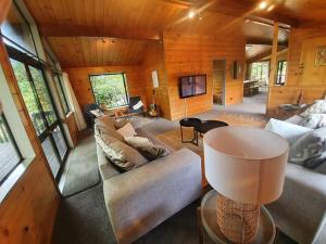 Posezení v ubytování Redwood Hub