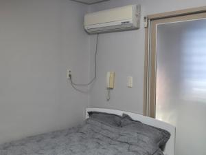 Voodi või voodid majutusasutuse Petit House toas