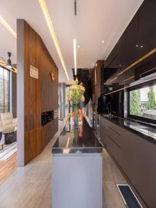 Posezení v ubytování Chuỗi Villa 4 phòng ngủ - Đầy đủ tiện nghi - Bi a - Đà Lạt