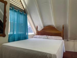 Postel nebo postele na pokoji v ubytování Oceanfront Condo w/ FREE Parking + High Speed Wifi