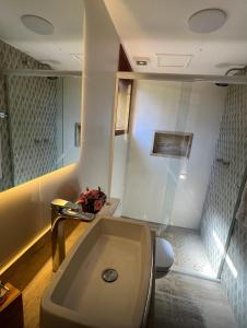a bathroom with a sink and a shower at Recanto da Serenidade in Campos do Jordão