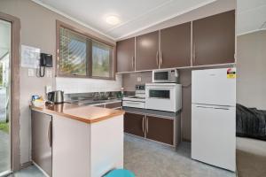 Köök või kööginurk majutusasutuses Mahoe Motel