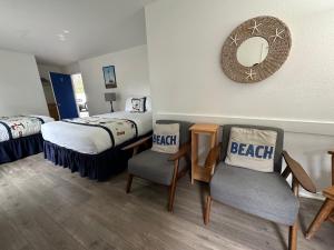 Postel nebo postele na pokoji v ubytování Tillicum Beach Motel - Formerly Deane's Oceanfront Lodge