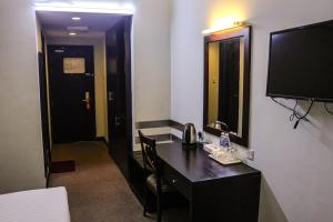 TV a/nebo společenská místnost v ubytování BOONMAX Hotel + 32 fotografií