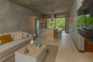 Χώρος καθιστικού στο 2 Bdr, Wifi 100 Mb, Jungle View Tulum