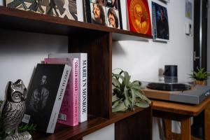Biblioteca en el apartamento