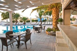 Piscina di Makarios Hotel o nelle vicinanze