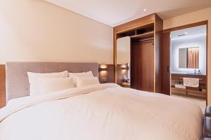 Postel nebo postele na pokoji v ubytování Hotel Yaja Mokpo Peace Square