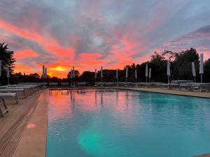 Piscina di Hotel Castel Miramonti o nelle vicinanze