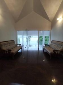 Gallery image of Riveria Portico - River side 6 bedroom private pool Bungalow in Parūr +13 photos