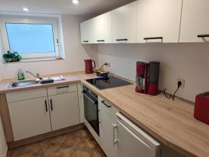 Kuchyň nebo kuchyňský kout v ubytování NEU Ferienwohnung Damrau