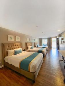 Postel nebo postele na pokoji v ubytování Royale Parc Hotel Tagaytay