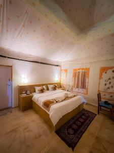 Postel nebo postele na pokoji v ubytování Desert Fort Resort + 29 fotografií