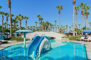 A piscina localizada em The GrandResort - Limited Edition by Leonardo Hotels ou nos arredores