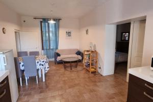 a kitchen and living room with a table and chairs at Espace détente le menoux in Le Menoux