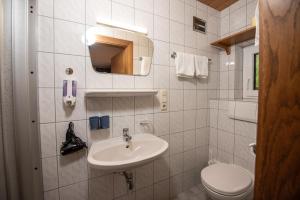 Koupelna v ubytování Haus Scharler, Talstation + 33 fotografií
