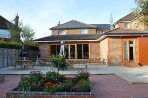 Gallery image of Acorn Lodge Hotel Gatwick & Parking in Horley