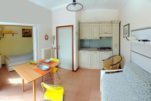 a kitchen and dining room with a table and chairs at Residence Il Sole in Follonica