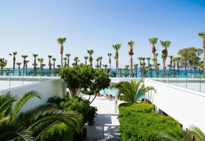 A piscina localizada em The GrandResort - Limited Edition by Leonardo Hotels ou nos arredores