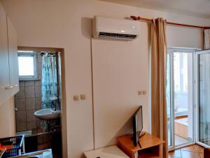 TV a/nebo společenská místnost v ubytování Apartment Studio A2_Medulin