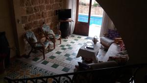 TV a/nebo společenská místnost v ubytování 4 Bedroom Farmhouse with Private Pool in Island of Gozo