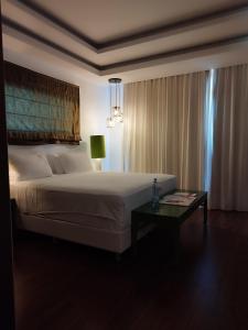 Postel nebo postele na pokoji v ubytování Salvator Villas & Spa Hotel