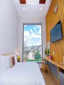 Ένα ή περισσότερα κρεβάτια σε δωμάτιο στο Chuỗi Villa 7 Phòng Ngủ - Sân Vườn - Chô để ô tô - Trung tâm Đà lạt +22 φωτογραφίες