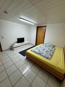 a bedroom with a bed and a tv in it at Täles Monteur Quartier in Deggingen